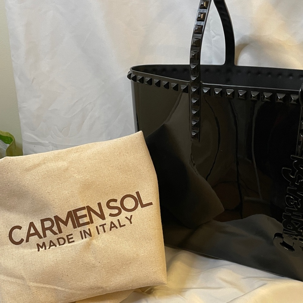 Carmen’s Sol black purse. Med size. Still smell of their scent of roses. - Picture 4 of 10